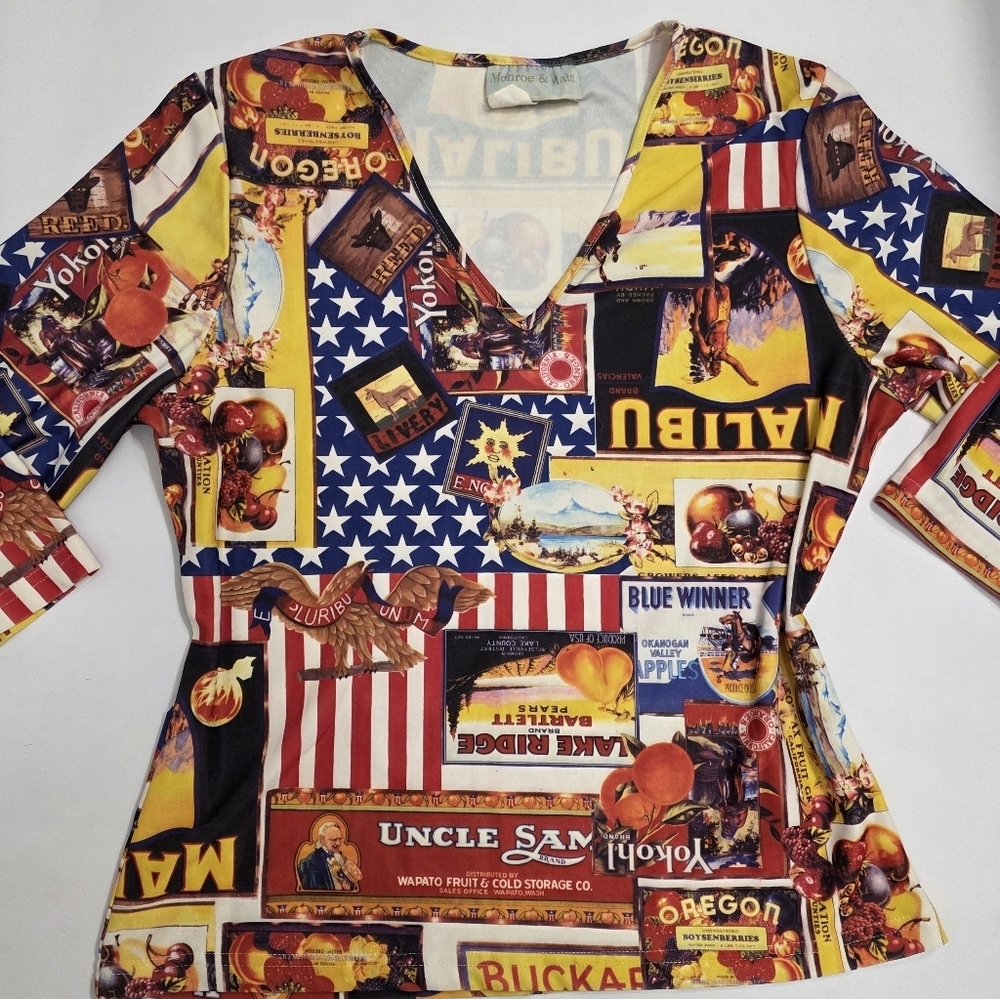 Monroe & Main Graphic V-Neck Top Size S Y2K Americana Print Short Sleeve